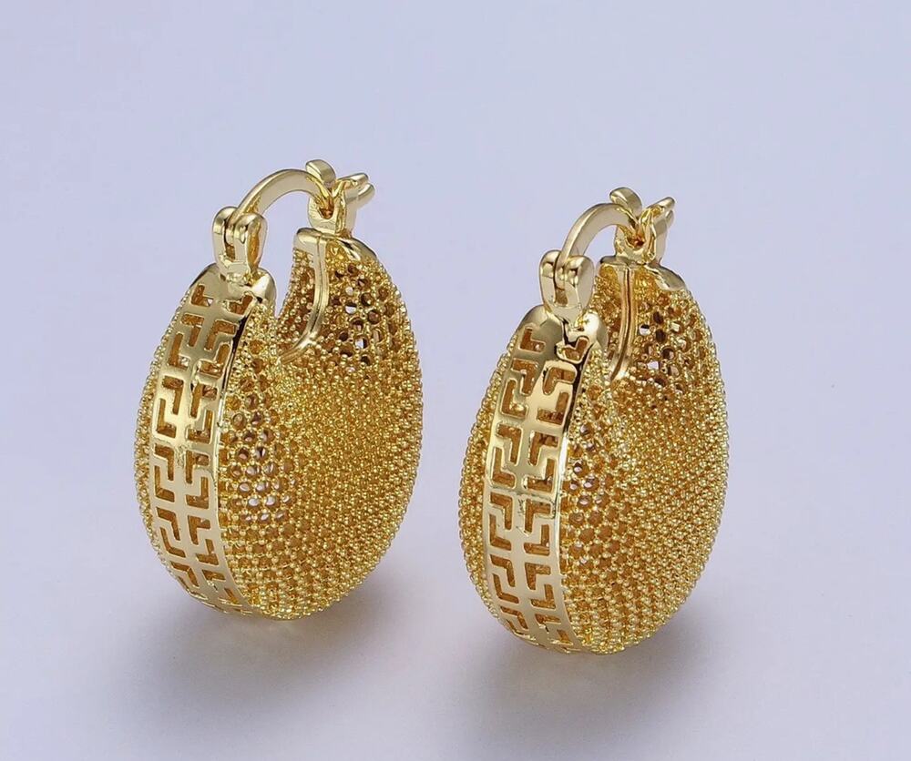 AIM 14K Gold Plated
Minimalist Riveted Wire Rings Dome Latch Earrings in Gold